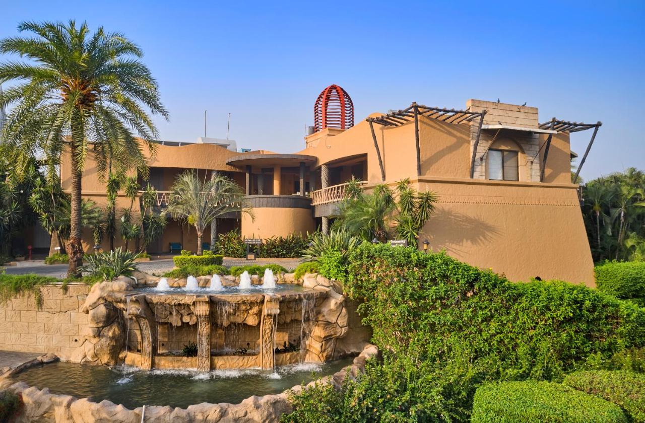 เดอะ โครินเธียน รีสอร์ท แอนด์ คลับ ปูเน่ ภายนอก รูปภาพ The clubhouse at the Palm Jumeirah Golf & Country Club