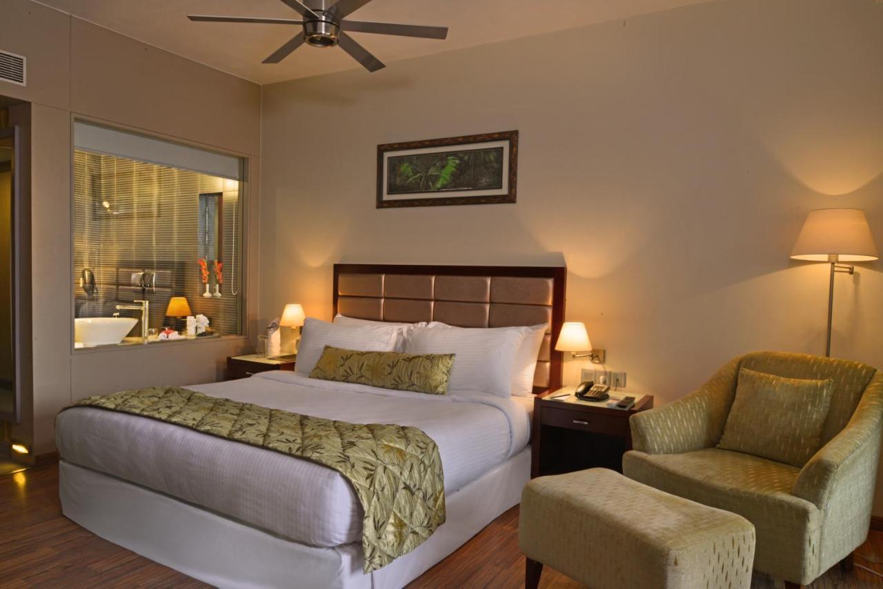 เดอะ โครินเธียน รีสอร์ท แอนด์ คลับ ปูเน่ ภายนอก รูปภาพ A room at the Taj Bengal