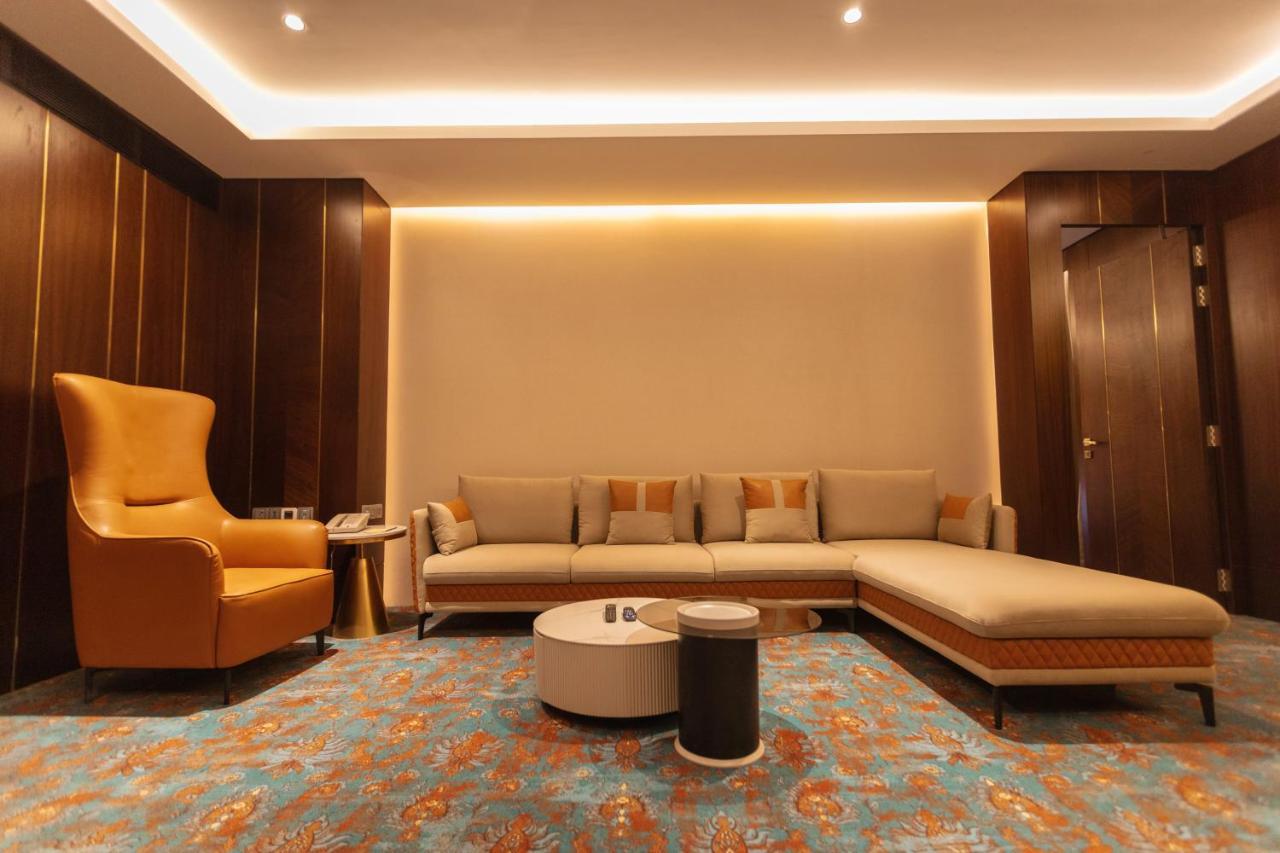 เดอะ โครินเธียน รีสอร์ท แอนด์ คลับ ปูเน่ ภายนอก รูปภาพ A living room