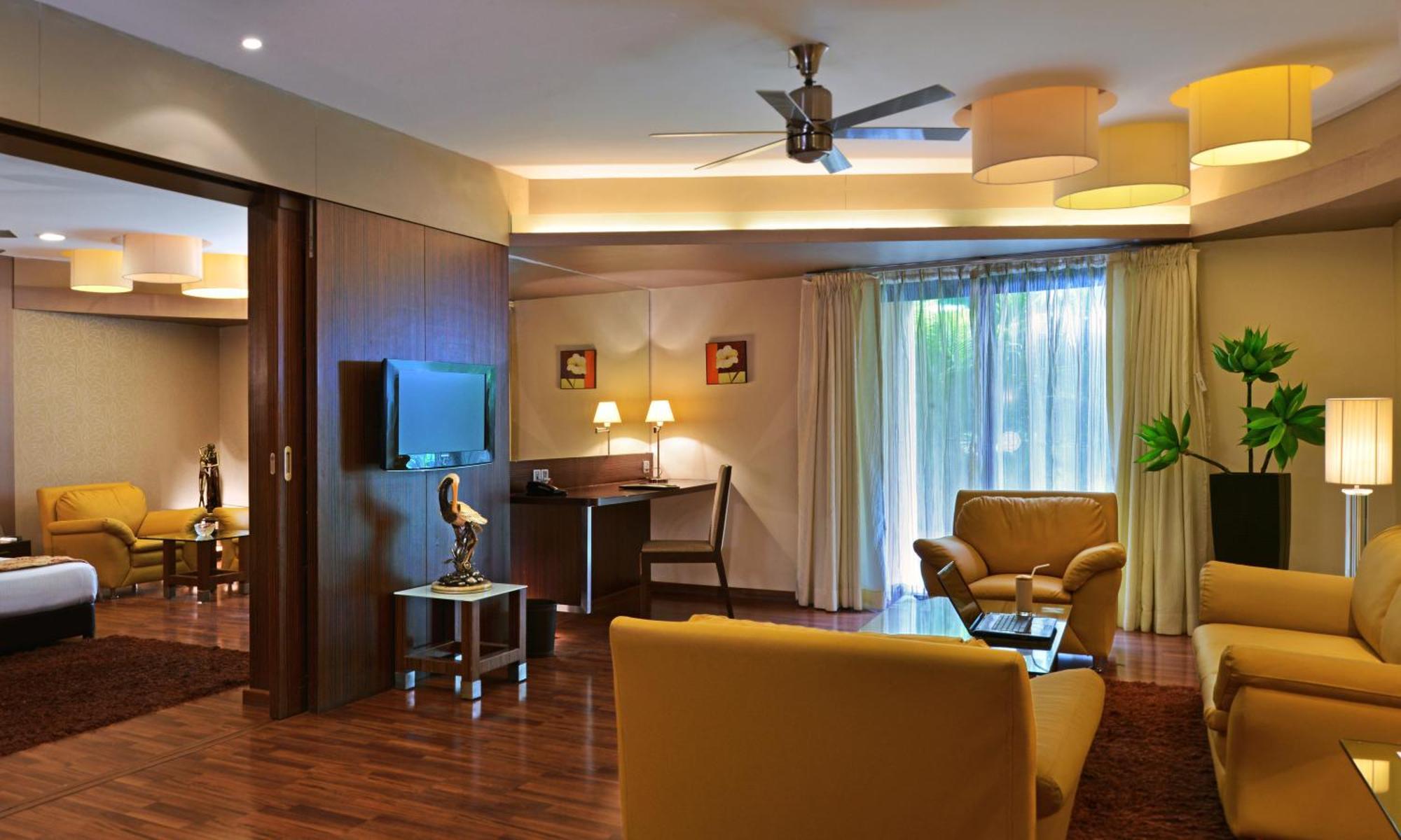 เดอะ โครินเธียน รีสอร์ท แอนด์ คลับ ปูเน่ ภายนอก รูปภาพ A suite at the hotel