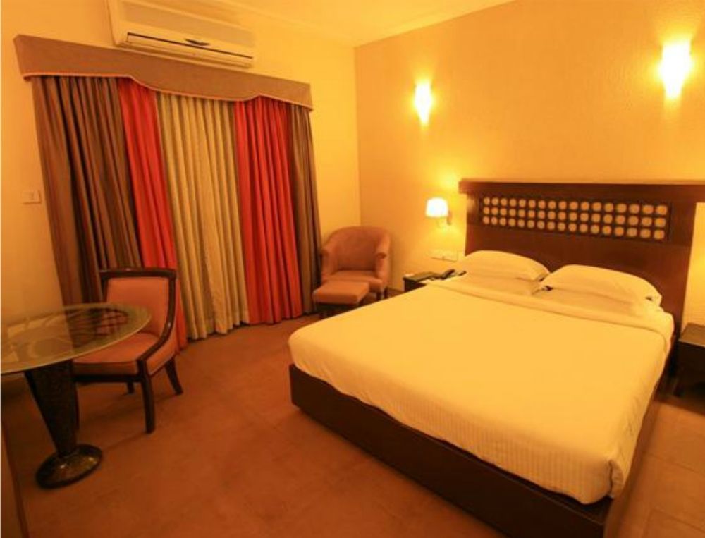 เดอะ โครินเธียน รีสอร์ท แอนด์ คลับ ปูเน่ ภายนอก รูปภาพ A room at the hotel