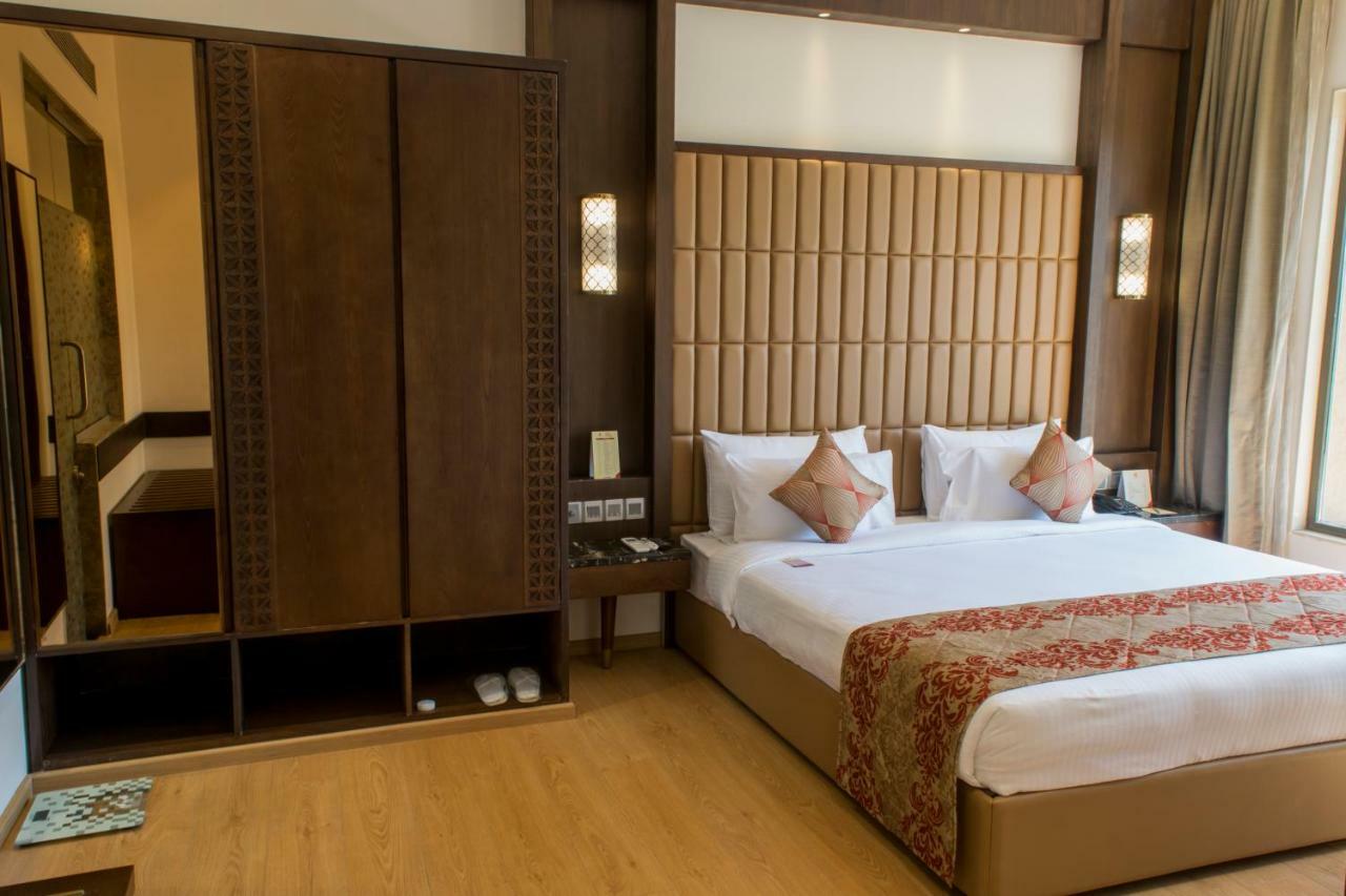 เดอะ โครินเธียน รีสอร์ท แอนด์ คลับ ปูเน่ ภายนอก รูปภาพ A room at the Taj Bengal